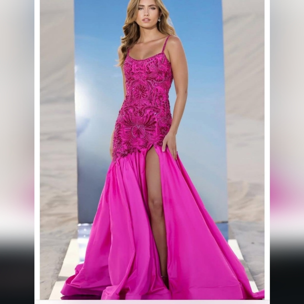 Elegant Pink Evening Gown - Picture 2 of 3